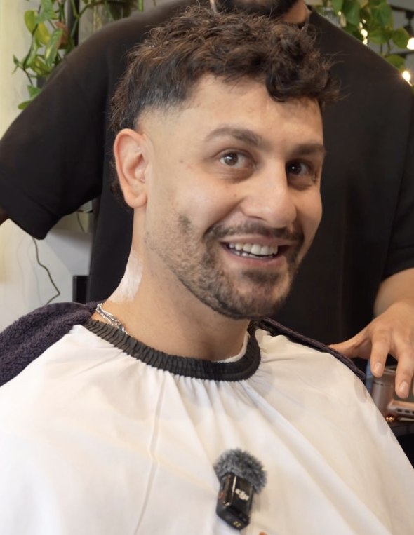 Fresh mid fade, a happy chair